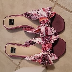 White House Black Market Fiji Crinkle Sandal Size 8.5 M